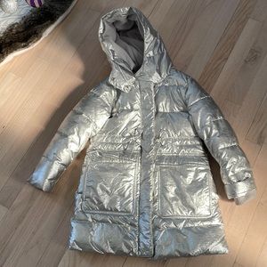 Warm winter coat. Like new! No rips or stains.